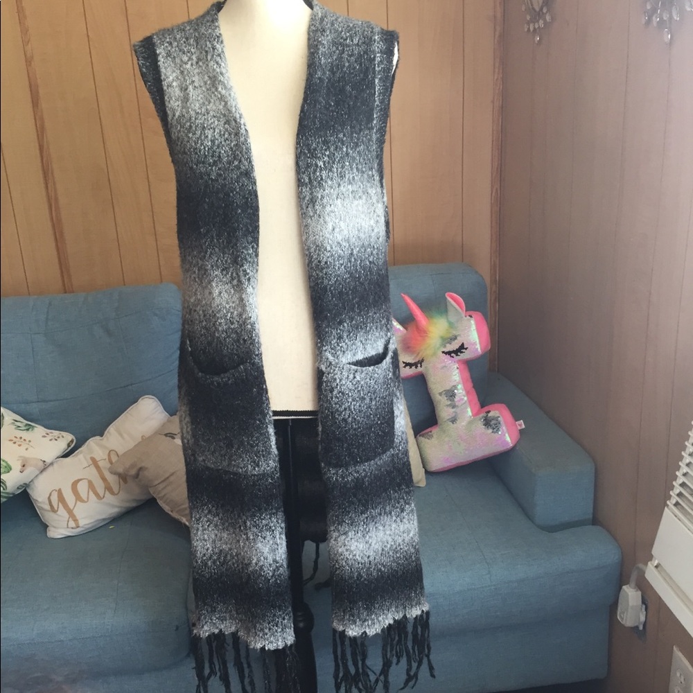 Altar'd‎ State Black And Grey Fringe Hem Vest Sleeveless Boho Vest Small
